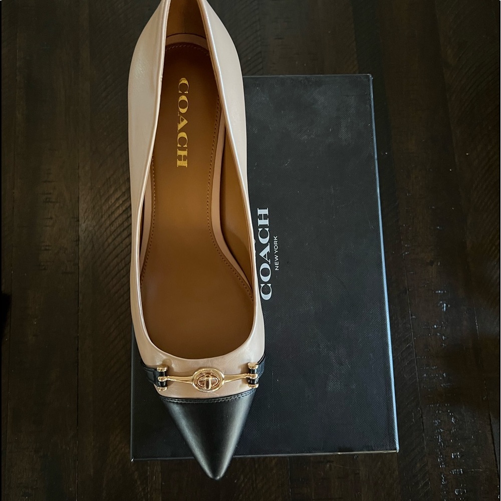 BNIB Coach Lauri kitten heel